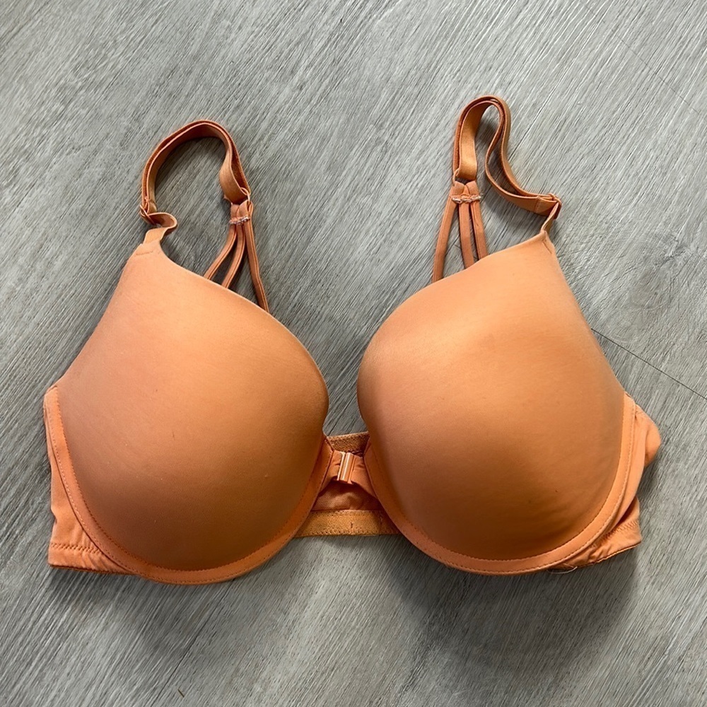 Pink Victoria’s Secret • wear everywhere push up bra